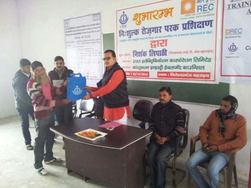 Kit distribution by Mr. Nishank Tripathi [800x600] [800x600]