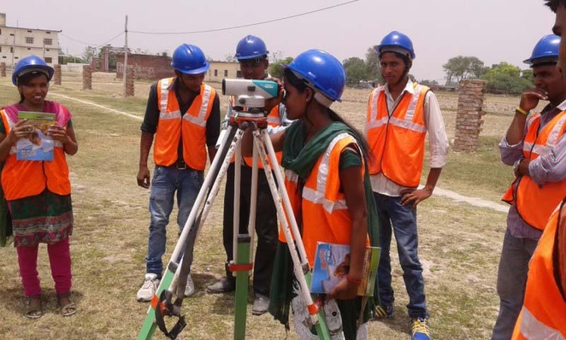 Land Surveyor Practical Photo (2) [800x600]