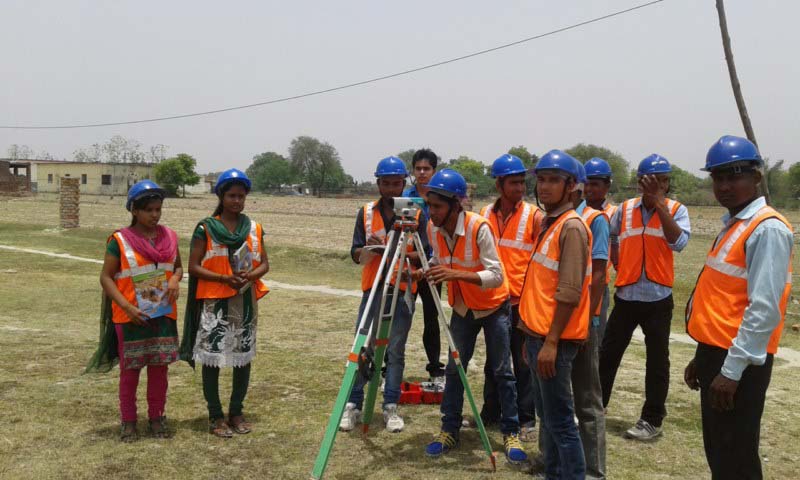 Land Surveyor Practical Photo (3) [800x600]